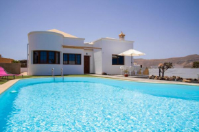 HolidayVilla Volcan - BBQ , Pool , Garden, rural by Holidays Home